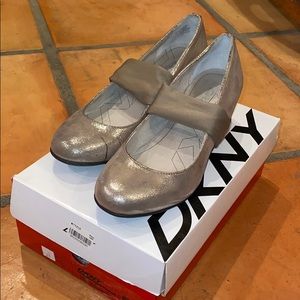 DKNY Paula Suede platform shoe 8.5
